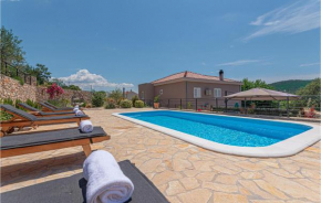 Beautiful Apartment In Sibenik With Jacuzzi